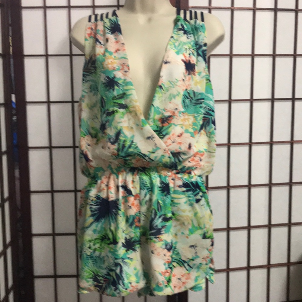 🔥🔥🔥FLORAL ROMPER Size M